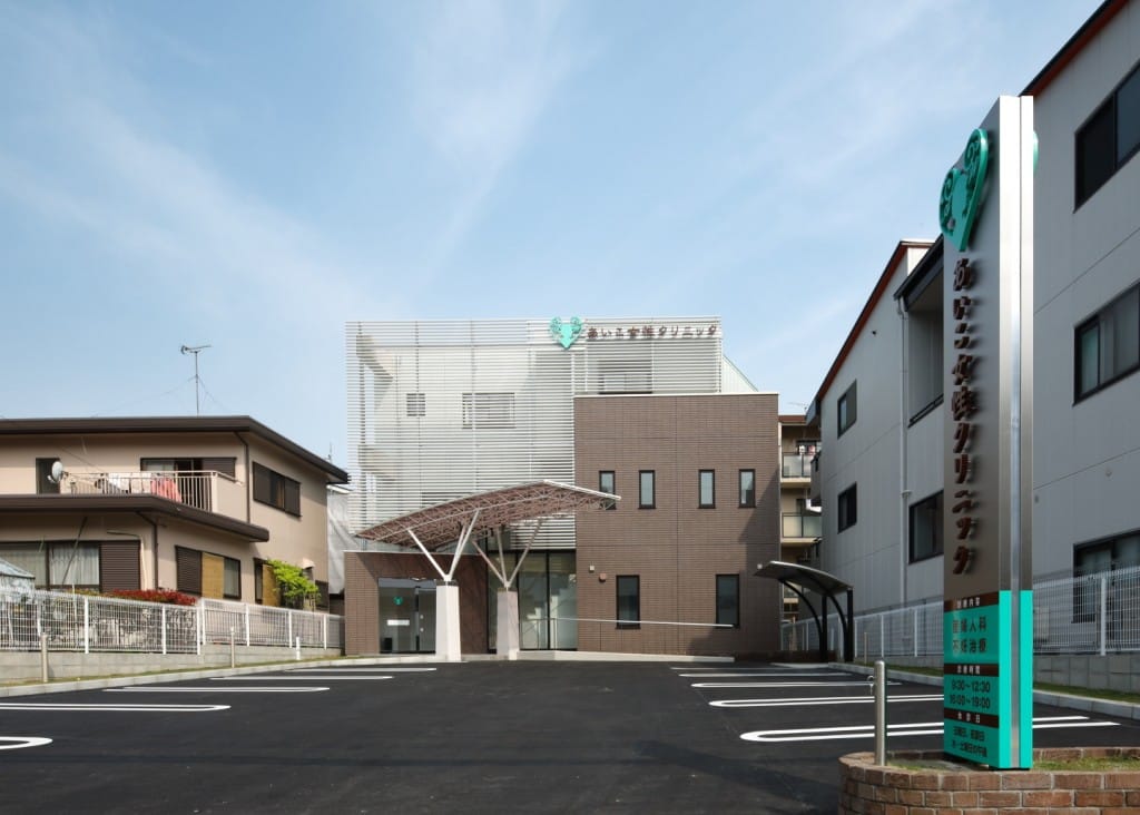 併設された駐車場