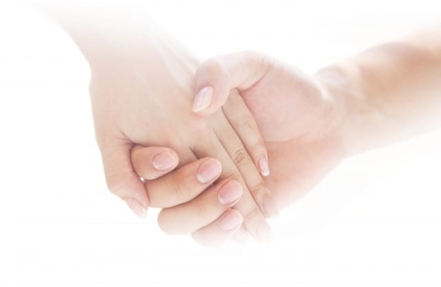 手をつなぐ